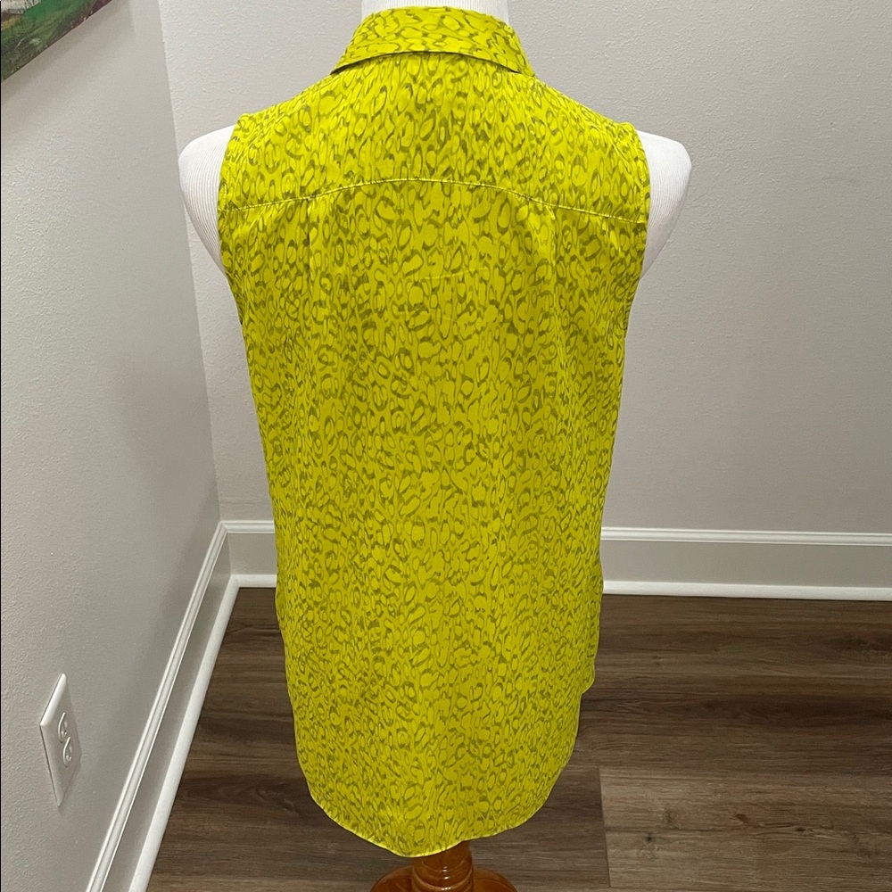 Chartreuse Reign Button Down Ruffle Top/Blouse size Small - Picture 4 of 7